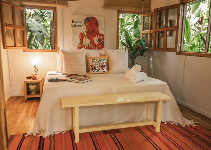 Surf Casitas - Low Tide Bungalow